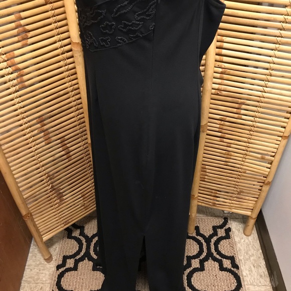 Black gown with beaded detail - Picture 3 of 6